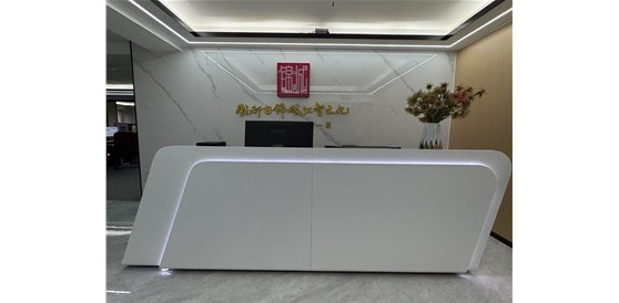 集體慶生暖人心，創(chuàng)意設(shè)計(jì)顯溫情
